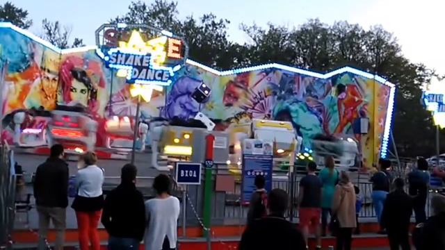ВДНХ Аттракцион Shake Dance 1 смотреть онлайн