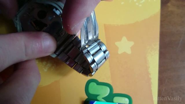 Замена батарейки в наручных часах на примере Casio 1359 ABX68