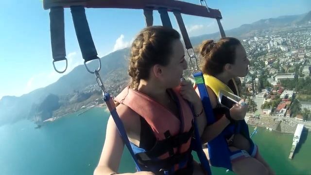 Полет с парашютом над морским побережьем в Крыму)) смотреть онлайн