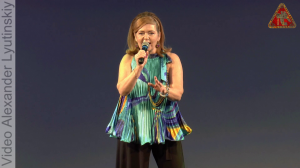 Алла Бахтиарова - "Помоги мне" (песня из к/ф "Бриллиантовая рука")