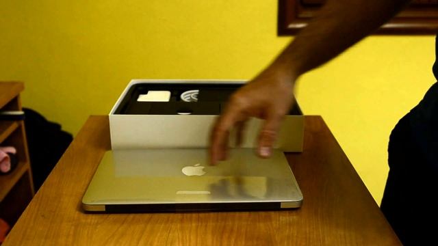 Unboxing Macbook Air 2012 Español смотреть онлайн