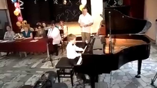 Рехин. Вальс. Исполняет Иван Петрухин смотреть онлайн