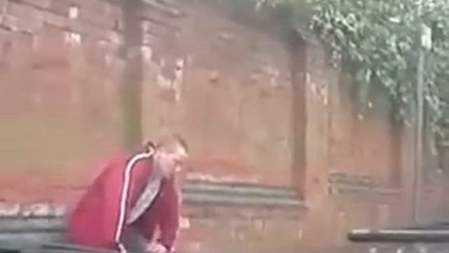 Ultimate drunk man beaten by hill смотреть онлайн