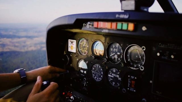 Как происходит аварийная посадка самолета смотреть онлайн