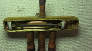 Распил и внутренне устройство четырехходового клапана кондиционера