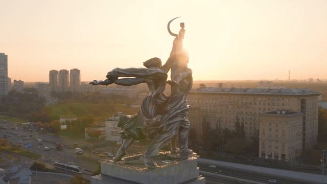 Рабочий и Колхозница ВДНХ Москва (Moscow drone cinematic video) смотреть онлайн