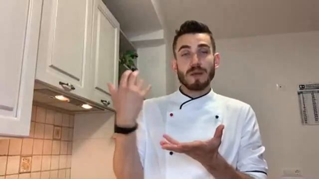 Красные Ньокки с помидорками на подушке из грибного бешамель, с хрустящим беконом смотреть онлайн