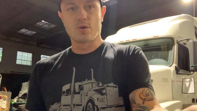 Here's Why Volvo's Are Good Semi Trucks! смотреть онлайн