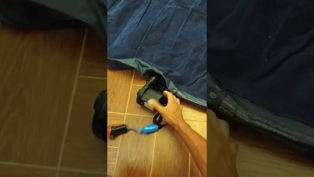 Насос для накачивания матрасов, и пвх лодок. с батарейкой. смотреть онлайн