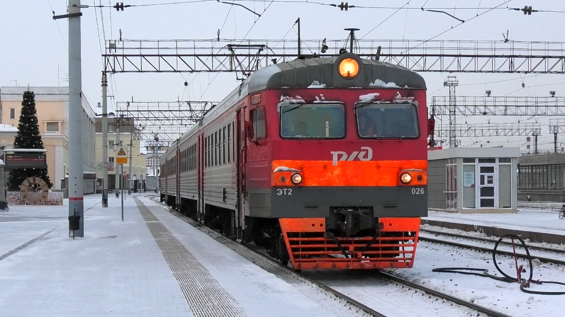 ЭТ2-026 сообщением Екатеринбург-Пасс. — Каменск-Уральский отправляется с 1 пути Екатеринбурга смотреть онлайн