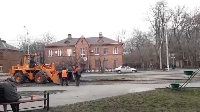 Демонтаж трамвайных путей ул.Инструментальная Таганрог. смотреть онлайн