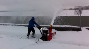 УБОРКА СНЕГА С КРЫШИ СНЕГОУБОРЩИКОМ