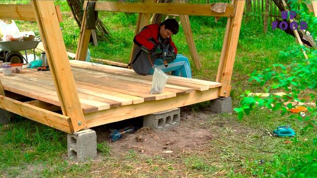 ДАЧА / ЧАСТЬ XX/III / ОДИН ДЕНЬ ИЗ ЖИЗНИ БЕСЕДКИ смотреть онлайн