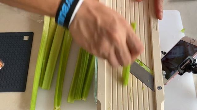 Celery Demo Cut with Benriner mandoline BN95B Super Slicer смотреть онлайн