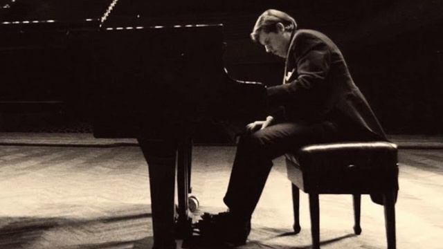 Prokofiev Piano Sonata No.7 Op.83 - Grigory Sokolov, 1994 Dresden. смотреть онлайн