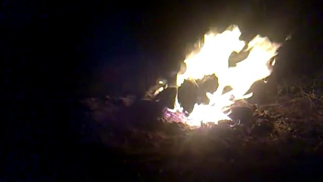 Кинули зажигалку в костер! смотреть онлайн