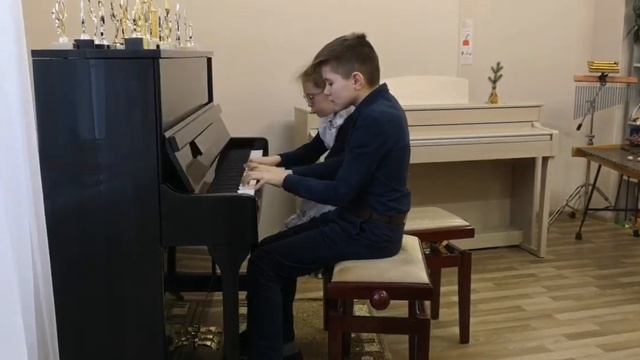 Гайдей Марина (10 лет) и Коцарев Дамир (11 лет). Ж. Металлиди «Танец пингвинов» смотреть онлайн