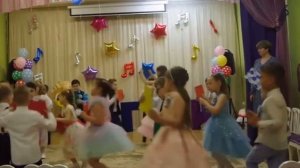 Танец с портфелями «Серёжки и Наташки, теперь мы первоклашки»