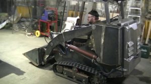 Самодельный мини погрузчик. Побежал быстее!)