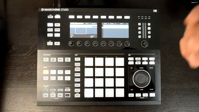 Native Instruments Maschine Studio Music Production MIDI Controller Review Video смотреть онлайн