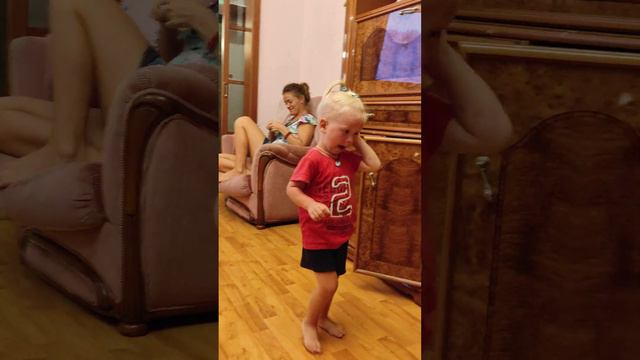 супер Малыш звонил и чуть не упал 🤯 жесть. А то пришлось бы на изоленту его ремонтировать смотреть онлайн