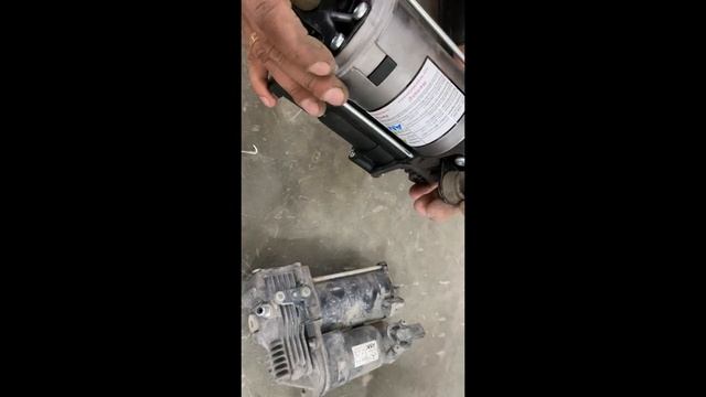 Mercedes Benz W164 / замена компрессора пневмоподвески самостоятельно / Airmatic смотреть онлайн