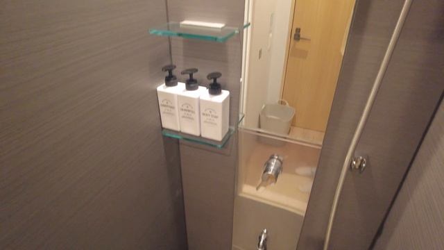 The spacious capsule hotel popular with foreigners??[hotel atarayo osaka] Osaka Traveling alone смотреть онлайн