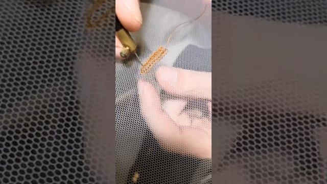 Работаем с пяльцами / Обучение вышивке люневильским крючком смотреть онлайн