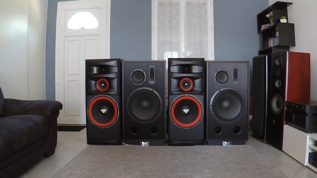 Cerwin Vega XLS 15 Vs Magnat Transpuls 1500 on Latin Music Reggaeton смотреть онлайн