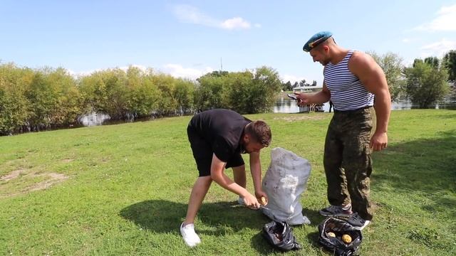 ДЕСАНТНИК заставил чистить картошку «ЖИРОШОУ» ВДВ смотреть онлайн