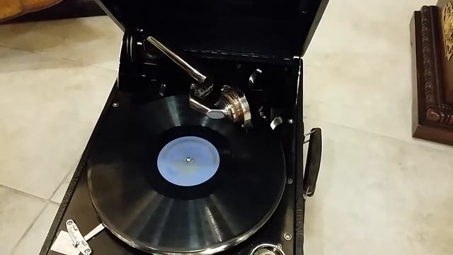 Ансамбль Александрова - Ты взойди солнце красное. Патефон «Viva-tonal Columbia Grafonola No 202»