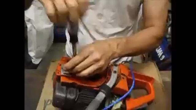 Chainsaw Repair - How To Replace The Clutch And Oil Pump On A Chainsaw
