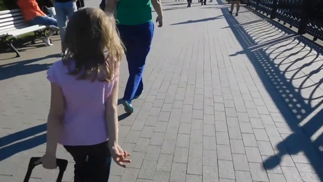 Девочка тянет комбоусилитель... жесть смотреть онлайн