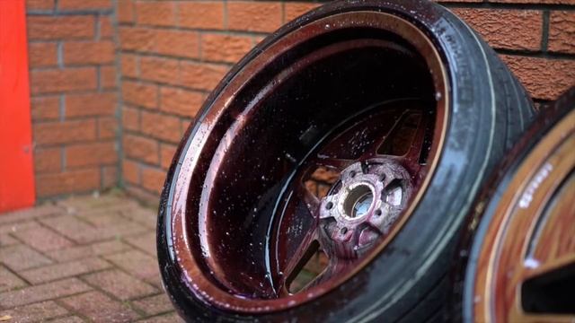 Carbon Collective Wheel Wands & React - Fifteen52 R34 Wheel Cleaning смотреть онлайн