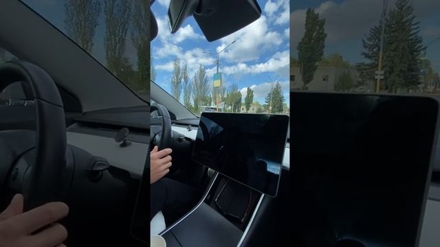 Tesla 3 что делать если завис главный дисплей !!! смотреть онлайн