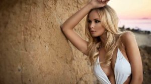 Руки вверх. "Некрасивая"