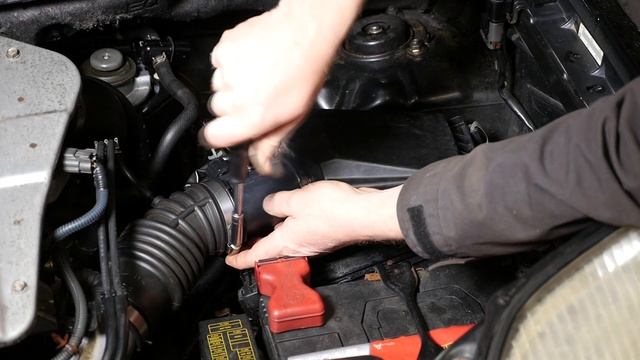 Air Filter Service on Nissan X Trail T30 2.2 DCI Diesel ? replaced & Dissected + How to Open Bonnet смотреть онлайн