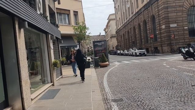 Италия Valentino лодочки, LOEWE блузка белая.CHANEL крем для рук смотреть онлайн