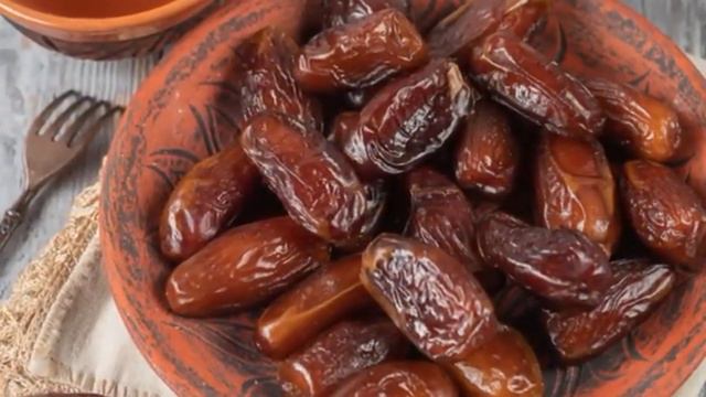 ШОКИРУЮЩАЯ ПРАВДА про финики! Даже один ФИНИК может вызвать НЕОБРАТИМЫЙ процесс в Вашем организме. смотреть онлайн