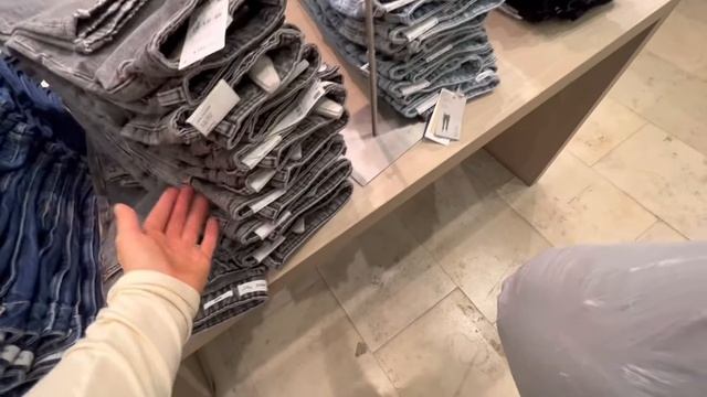 ?МОДНЫЕ ДЖИНСЫ ДЛЯ ЖЕНЩИН ЗА 50. Ищу идеальные джинсы на зиму 2022 2023. Шопинг влог. смотреть онлайн