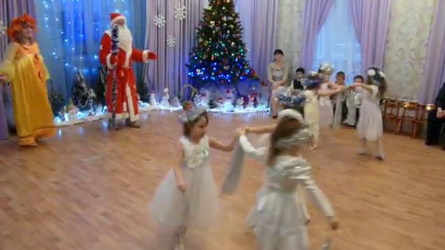 Танец Снежинок. Новогодний утренник. смотреть онлайн