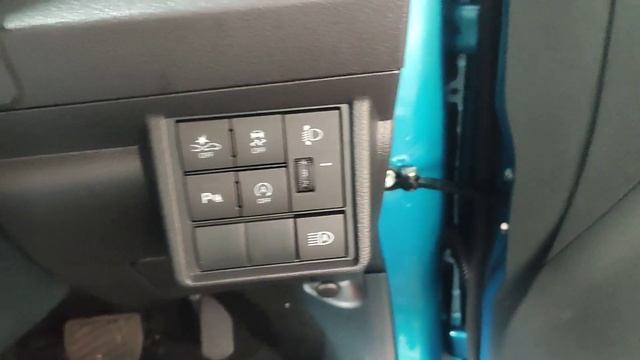 (my Second Car Review) 2023 Axia 1.0 Av The Most Expensive Variant At Rm49.5k Is Any Worth It?