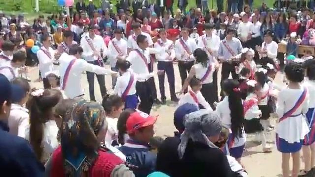 Последний Звонок Каладжух 2016.(Танец Камари) смотреть онлайн