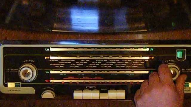 HMV Console Auto Radio-Gramophone Model 1641 - 1 смотреть онлайн