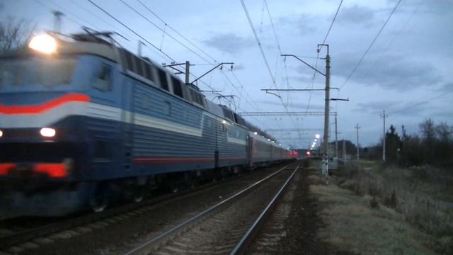 Электровоз ЧС7 с поездом № 9 Москва - Варшава смотреть онлайн