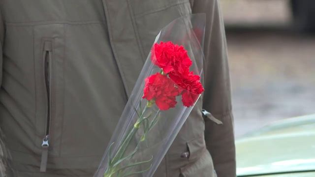 Под окнами многоэтажек ветеранов поздравляют творческие организации Самые искренние слова благодар смотреть онлайн