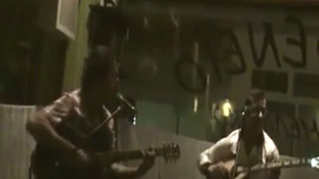 Bouzouki piso apo to kefali k me potiri episis. смотреть онлайн