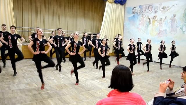 ОСНОВНЫЕ ДВИЖЕНИЯ УКРАИНСКОГО ТАНЦА на открытом занятии в Народном ансамбле танца РАДОСТЬ, г. Днепр смотреть онлайн