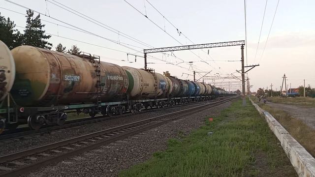 "Состав Трансойл " ВЛ80С-943/2073 с наливным составом отправляется со станции Тресвятская смотреть онлайн