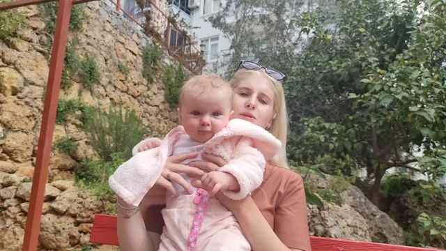 ПРИКОРМ С 4 МЕСЯЦЕВ? ОТ ПЮРЕ К ПЕРВЫМ КУСОЧКАМ смотреть онлайн